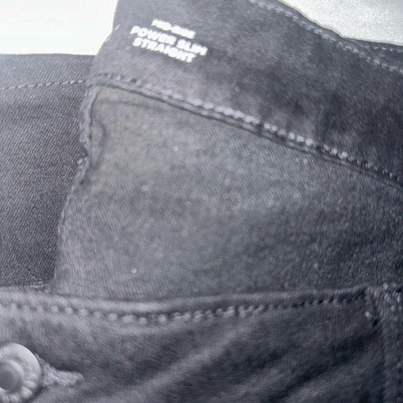 Old Navy Jeans - “NWT” Power Slim Straight- Mid Rise 🤩 - Picture 10 of 12